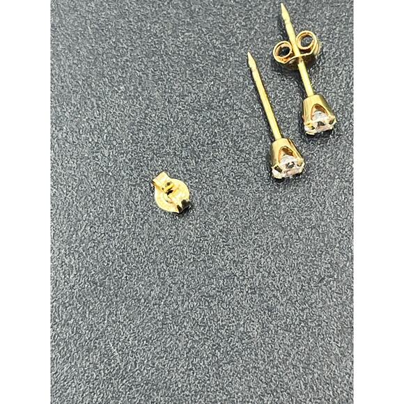 Yellow Gold 14k Marked IIIV Stud Earrings .40 grams - Picture 5 of 9